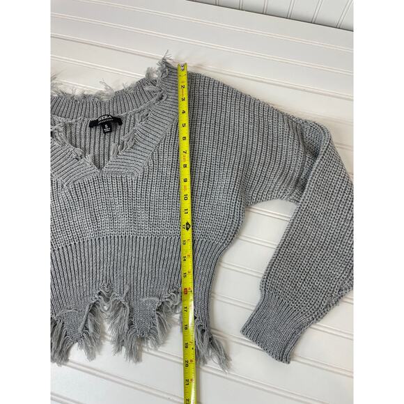 Hera Collection Gray Distressed Look Deep V-Neck Pullover Cropped Sweater Size S - Picture 6 of 6